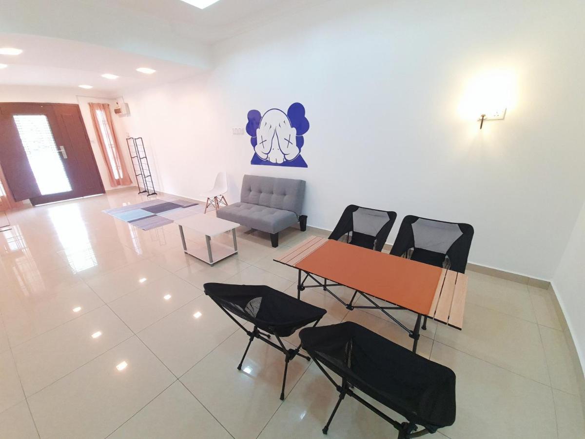 Lot 90 Town Roomstay Homestay *